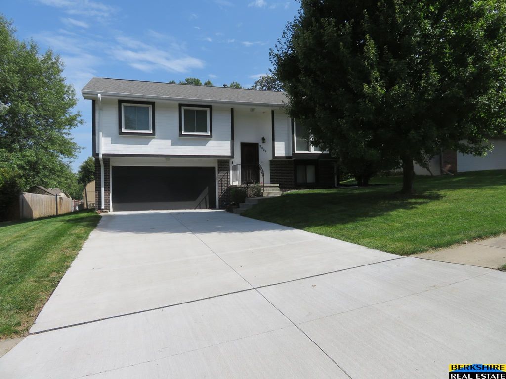 5825 N 127 Avenue Circle, Omaha