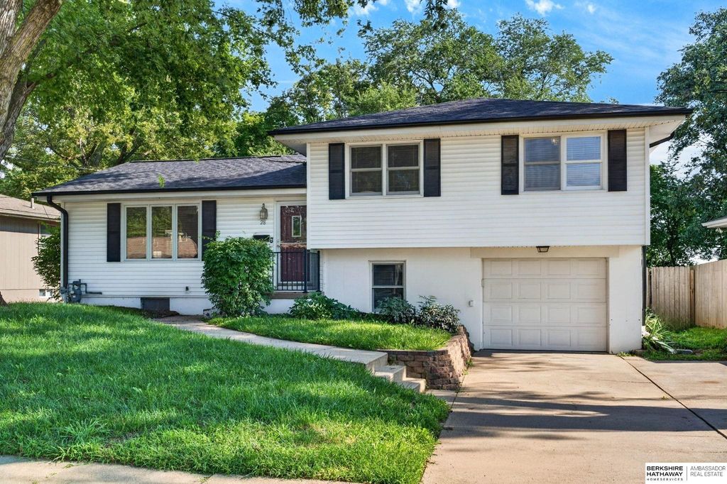 28 Crestwood Drive, Council Bluffs