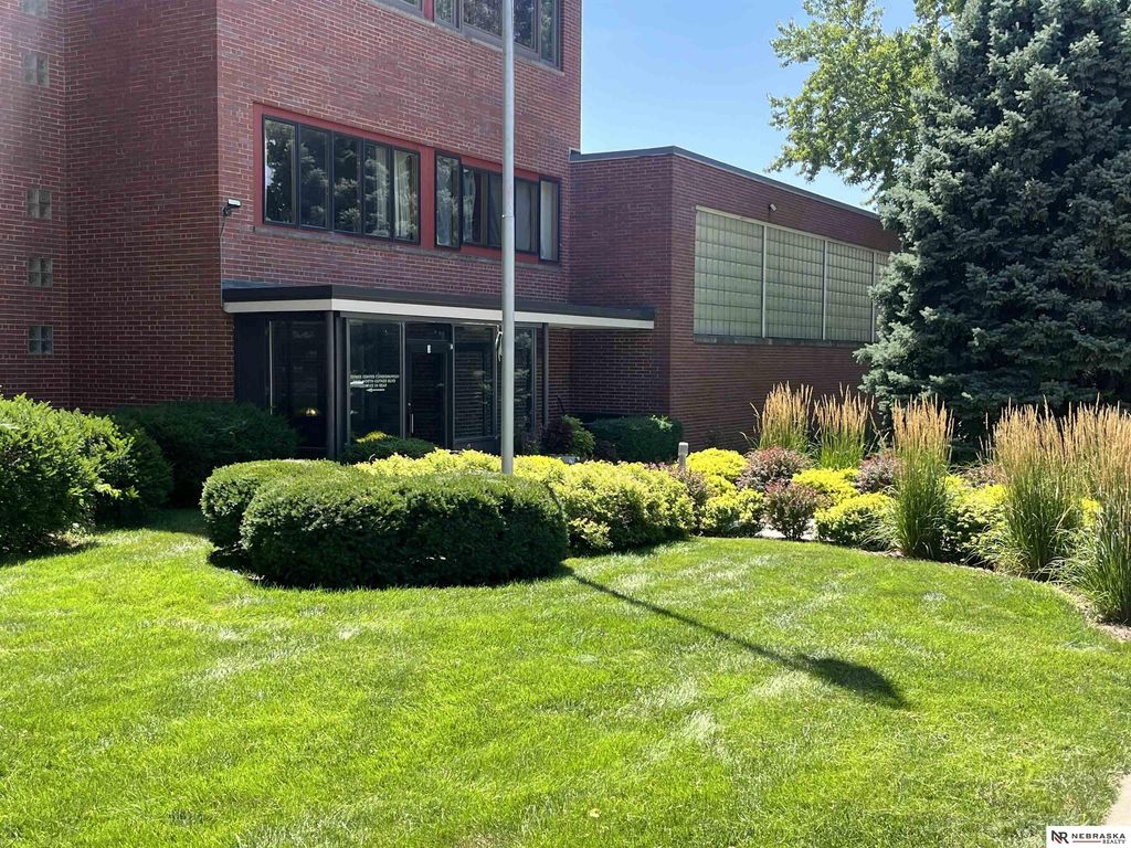 1540 N Cotner Boulevard, Unit B404, Lincoln