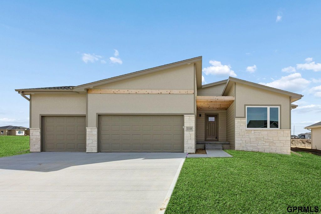 21109 Jessie Avenue, Elkhorn
