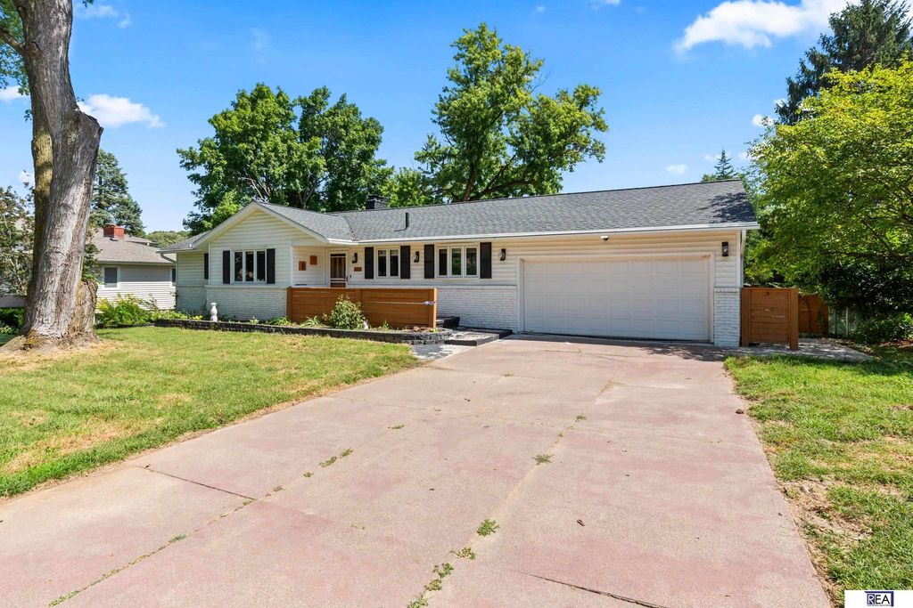 3315 S 104th Avenue, Omaha