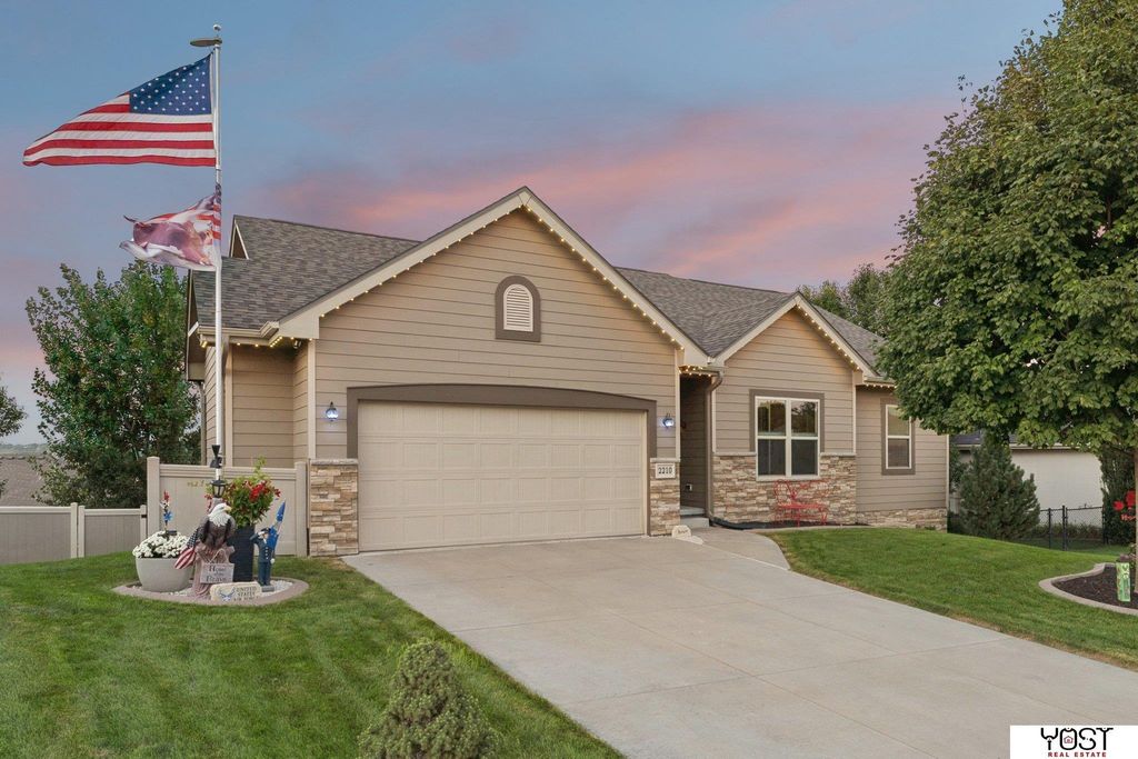 2210 Kara Drive, Papillion