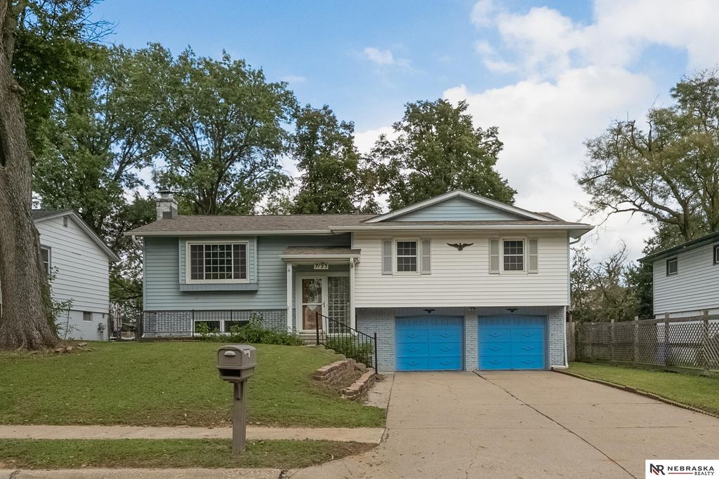 7123 Wood Lane Drive, La Vista