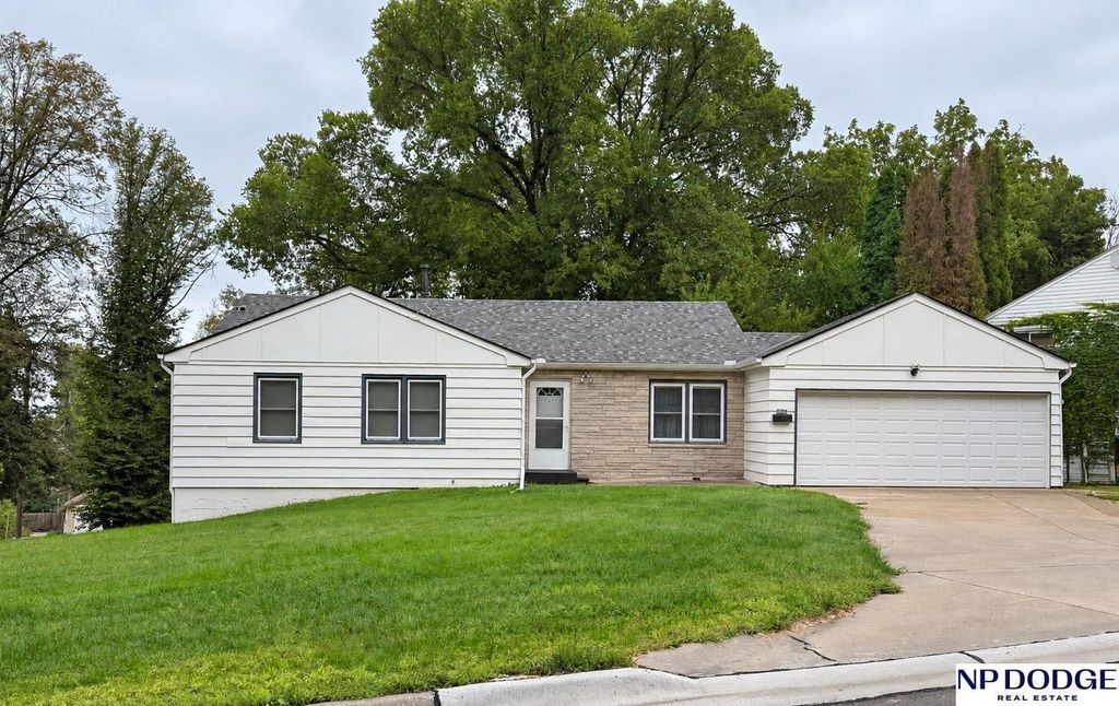 3225 Belvedere Boulevard, Omaha