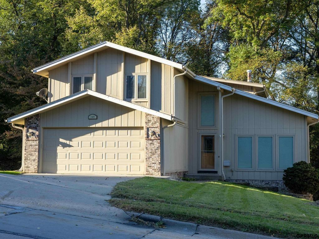 1405 Childs Road E, Bellevue