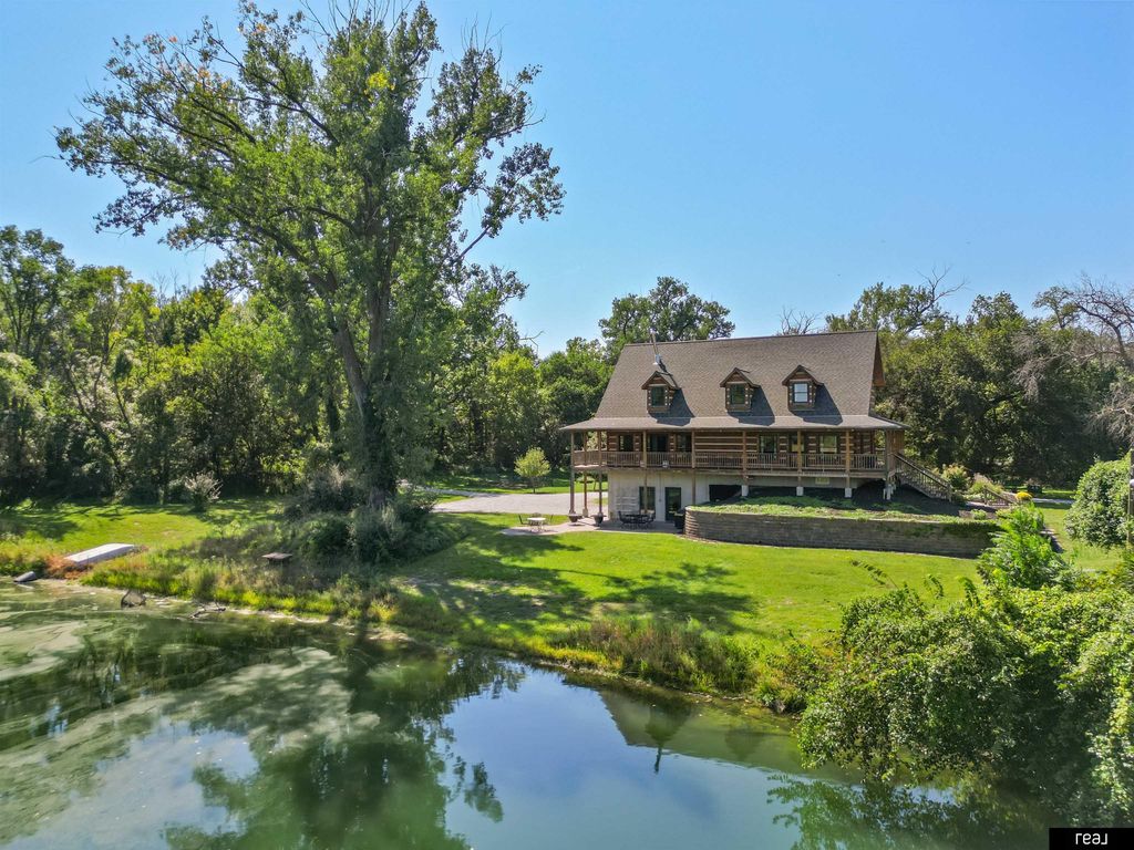 8305 Kauai Drive, Papillion