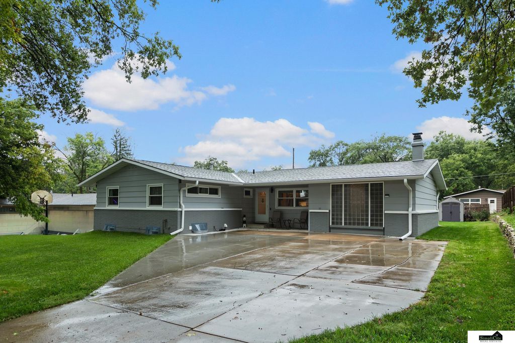 623 Lyncrest Drive, Lincoln