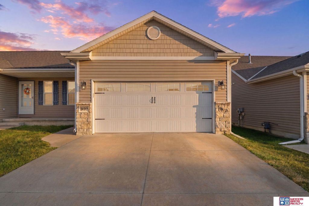 3132 King Ridge Boulevard, Lincoln