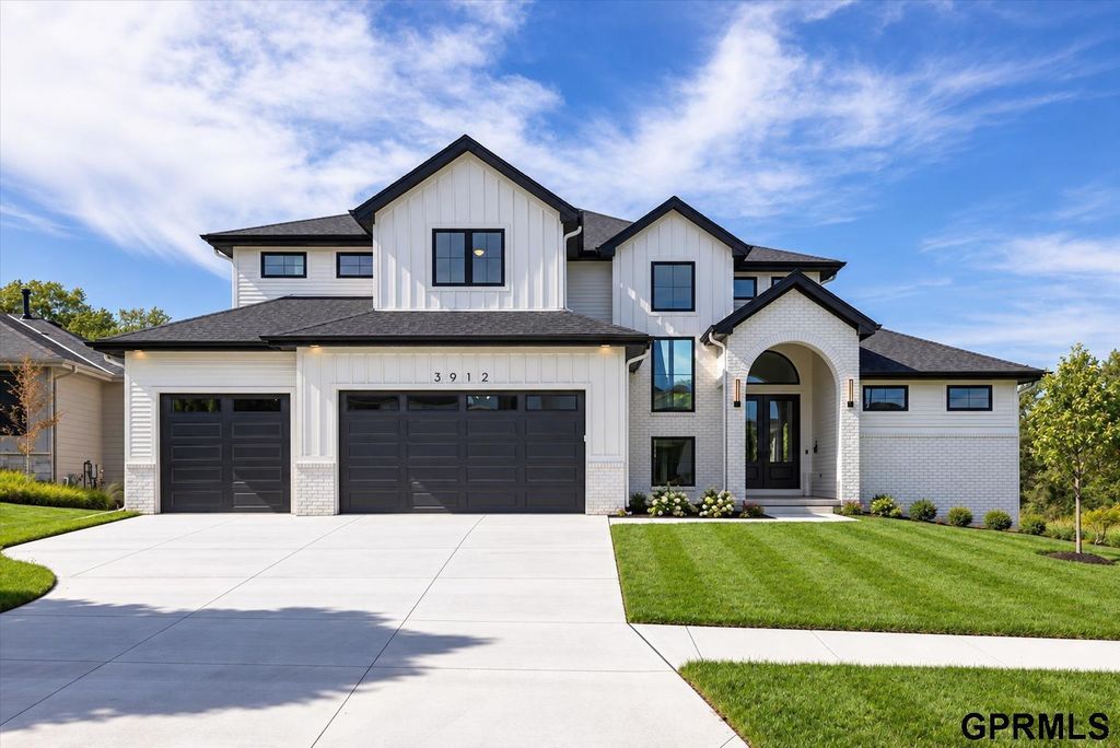3912 S 213 Avenue, Elkhorn