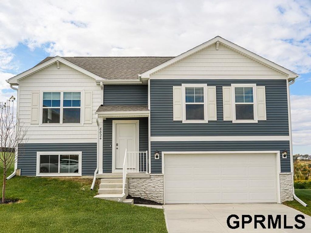 18625 Ogden Street, Elkhorn
