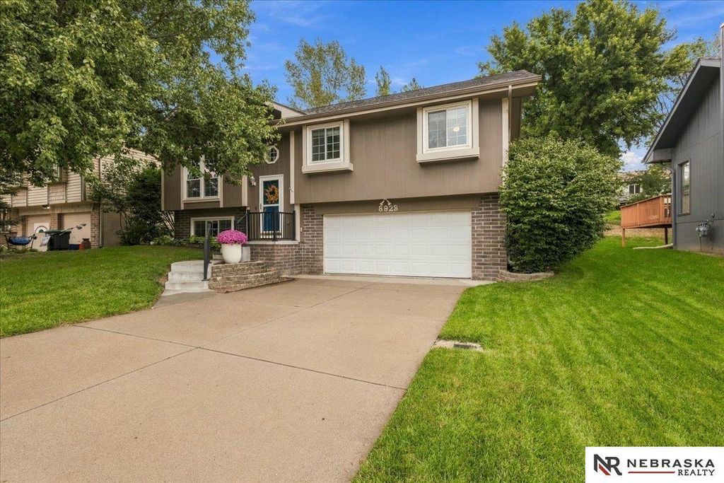 8923 N 81st Avenue, Omaha
