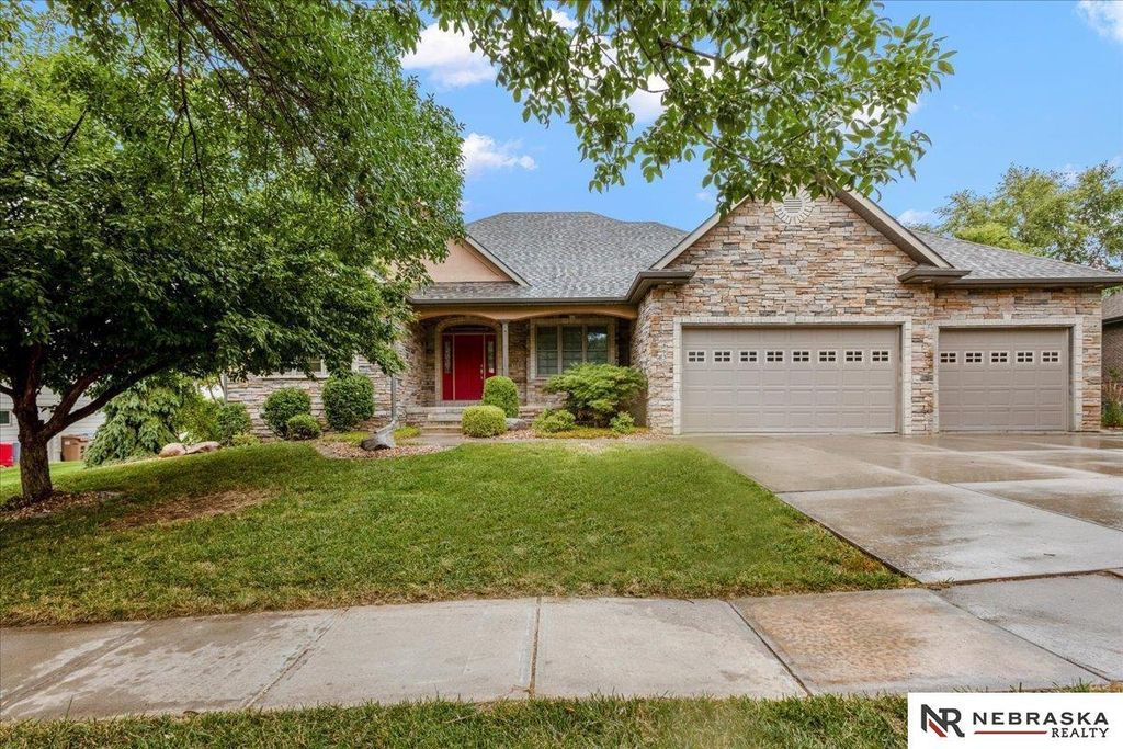 8630 Oakmont Drive, Lincoln