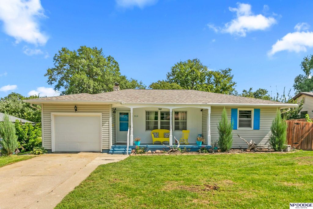 913 S Harrison Street, Papillion