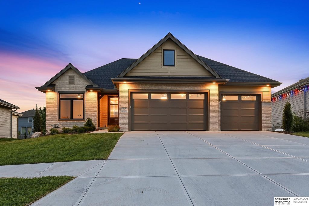 2204 N 182nd Avenue, Elkhorn