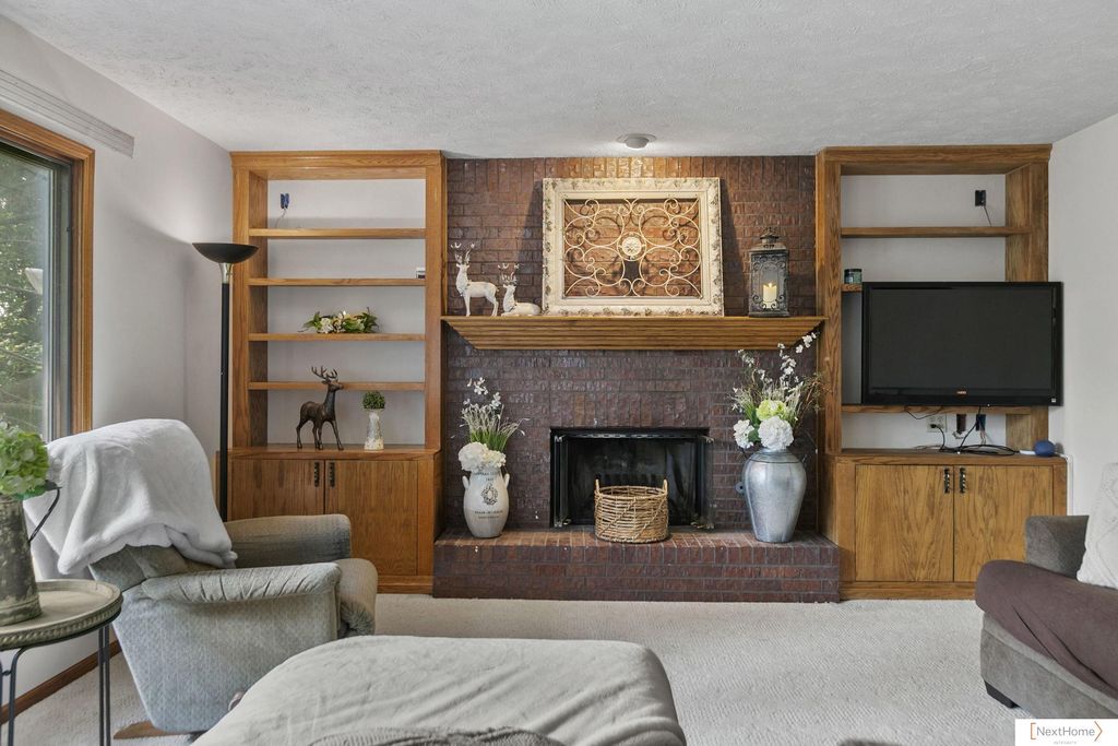 6735 Rockwood Lane, Lincoln