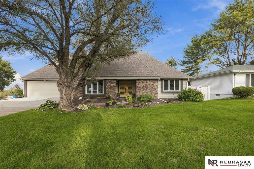 1025 N 145 Circle, Omaha