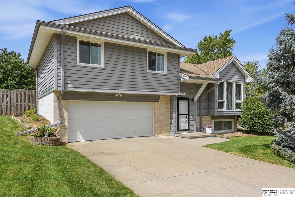 2002 Ann Marie Court, Papillion