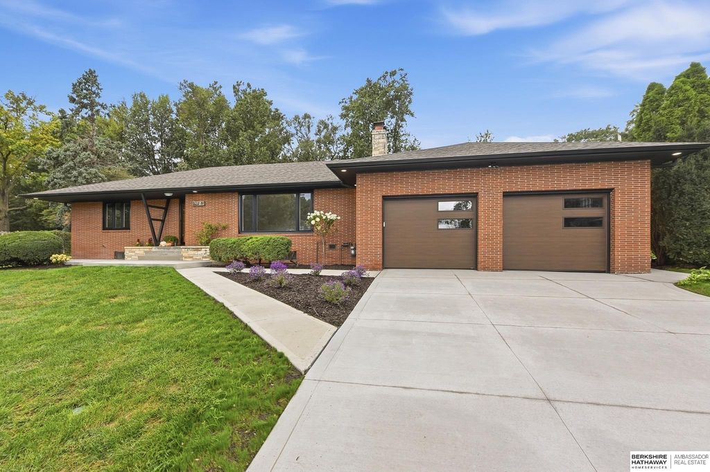 320 N 93rd Street, Omaha