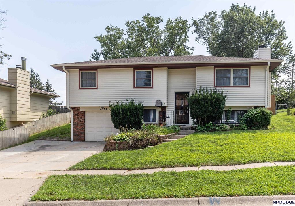 4931 W Champion Court, Lincoln