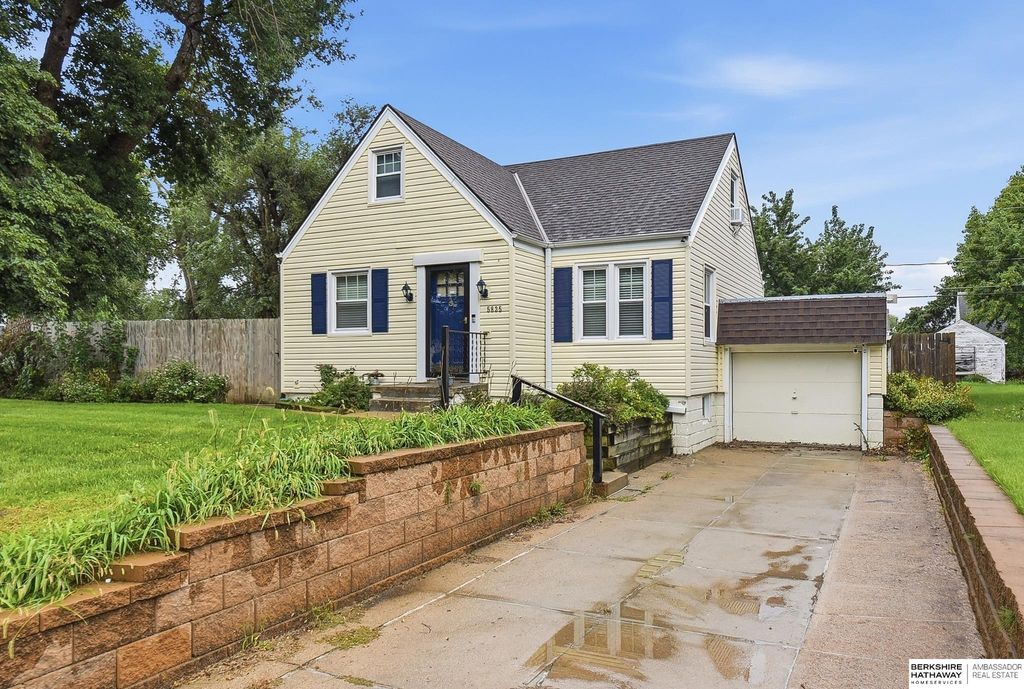 5835 Oak Street, Omaha
