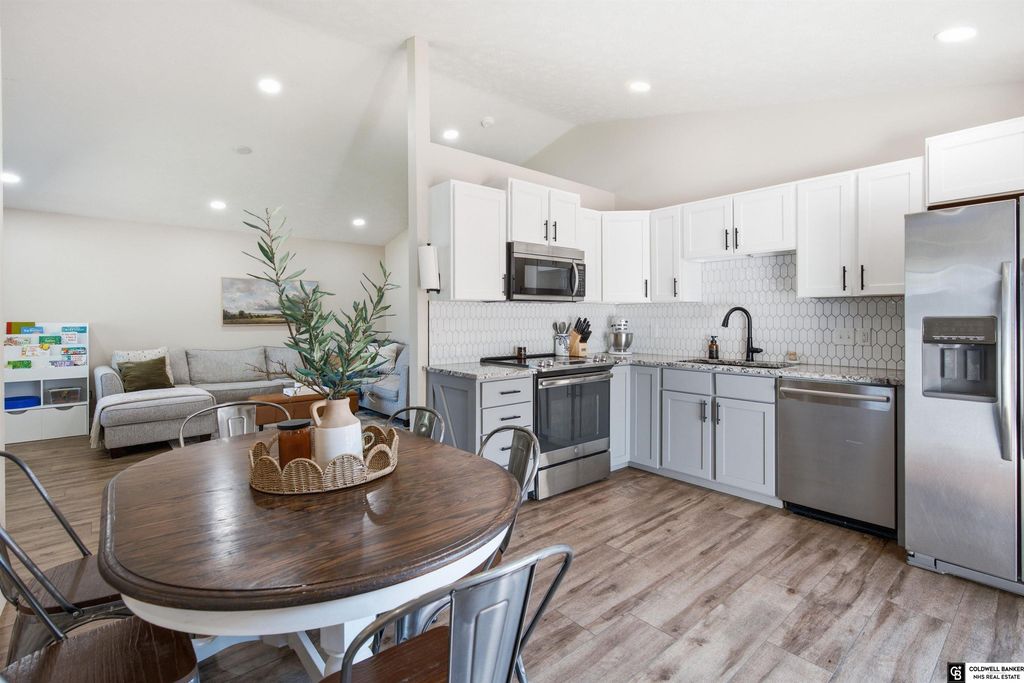 511 Mormon Trail, Lincoln