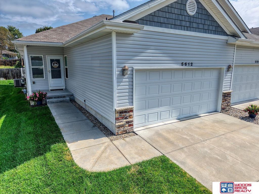 5612 Barrington Circle, Lincoln