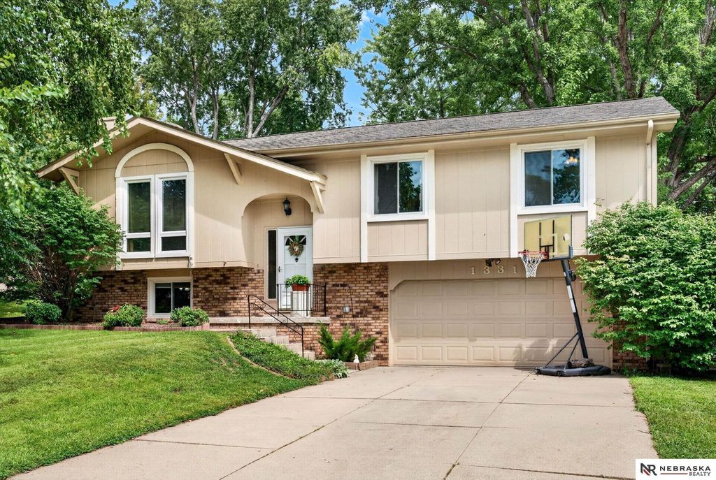1331 S 166th Street, Omaha