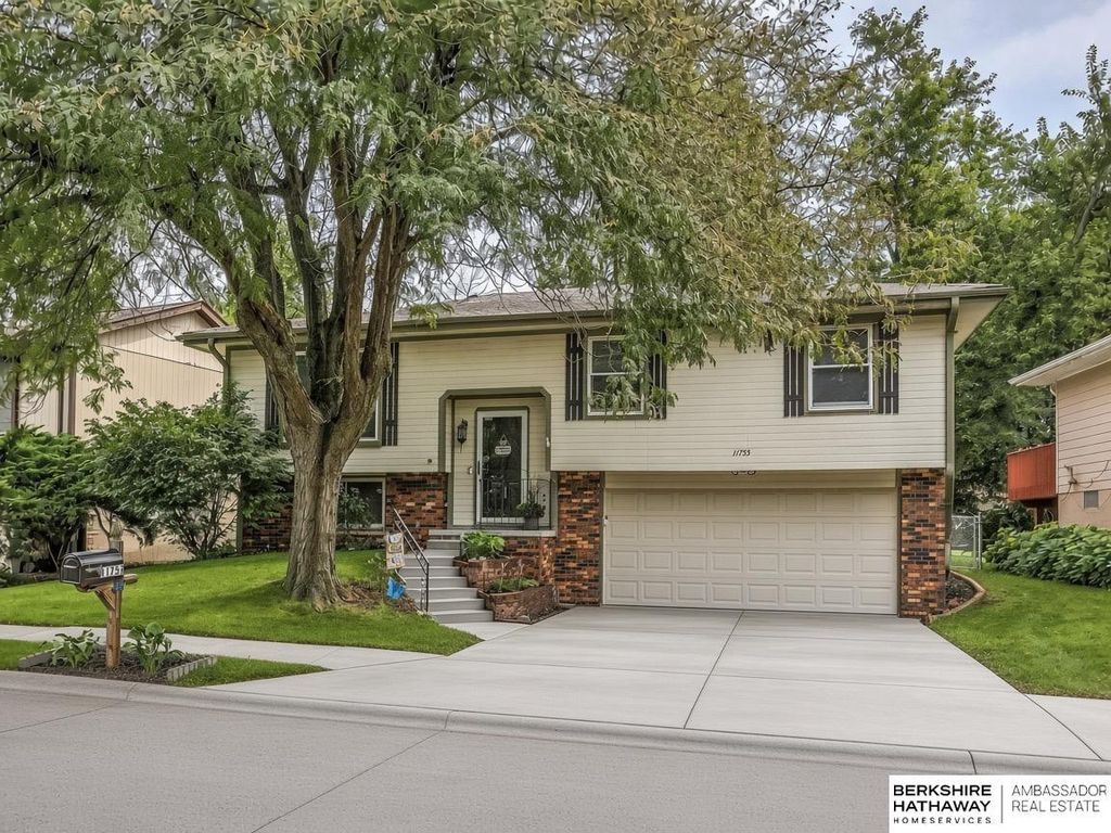 11755 Rambleridge Road, Omaha