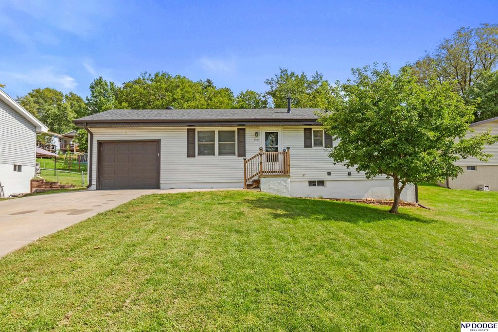 5111 N 93 Street, Omaha