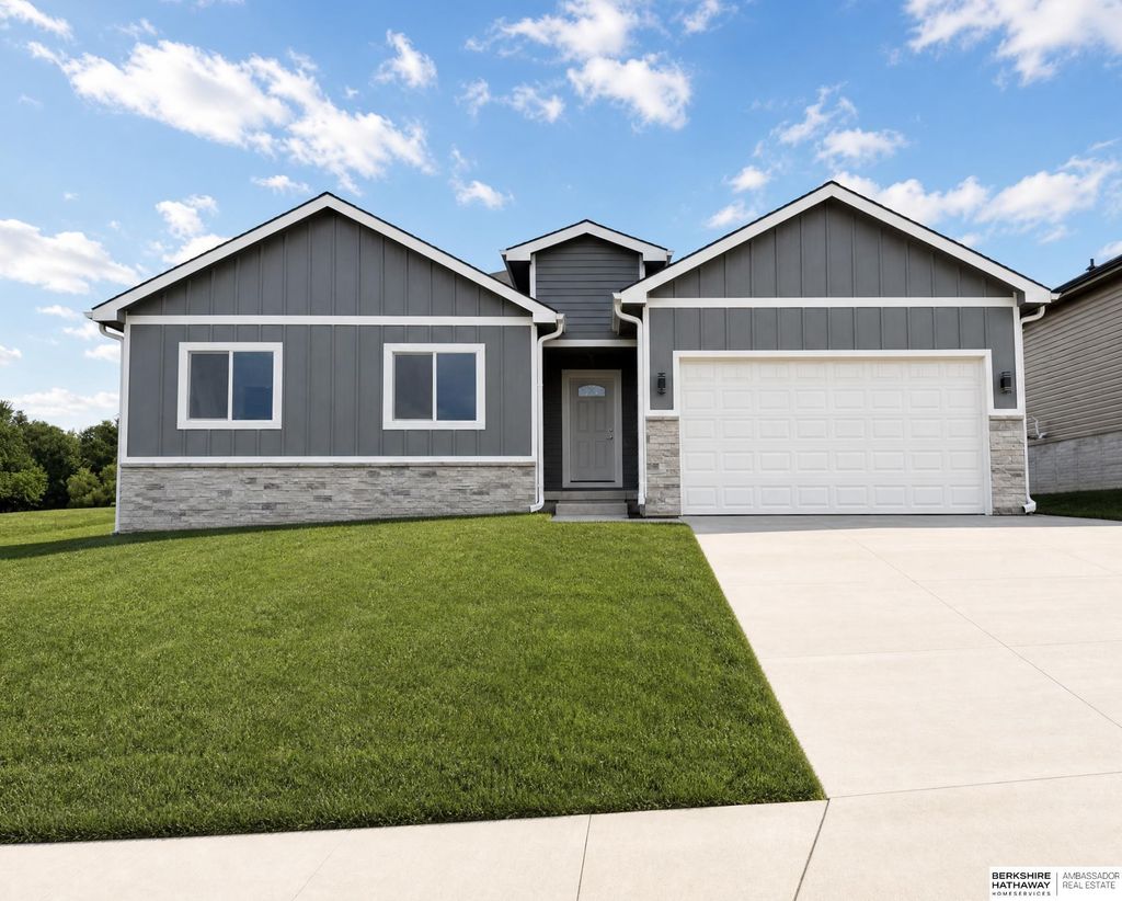 7710 S 33 Avenue, Omaha