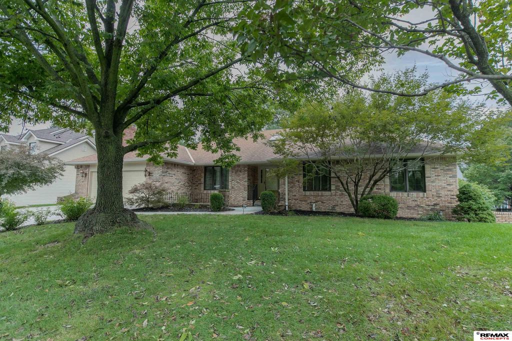 8239 Dorset Drive, Lincoln