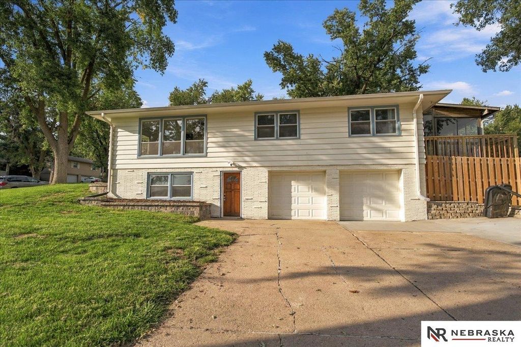 1009 S Madison Street, Papillion