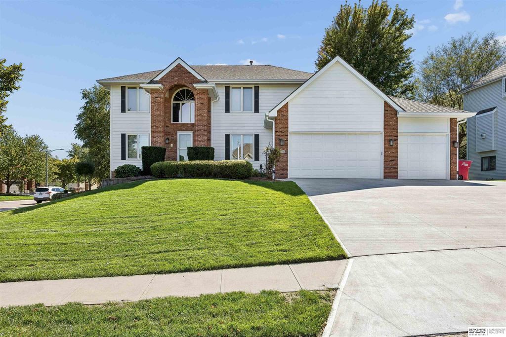 801 Graham Drive, Papillion