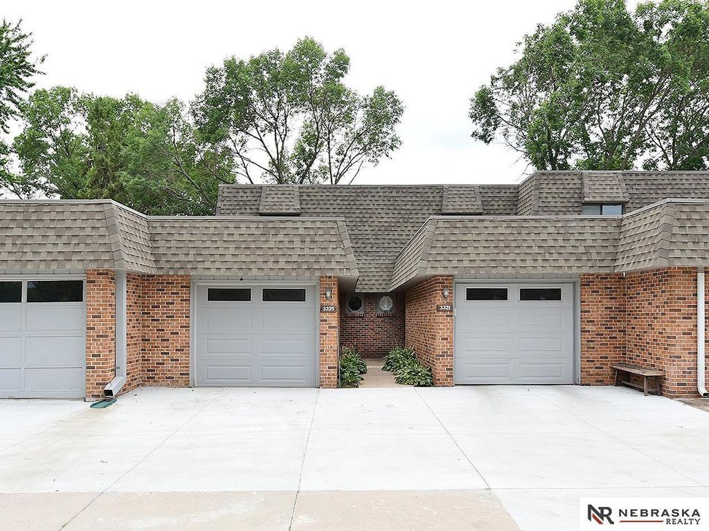 3325 Neerpark Drive, Lincoln