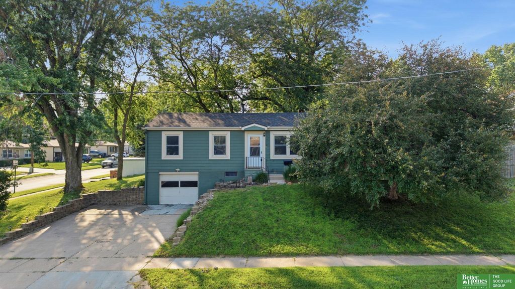 7416 Frederick Avenue, La Vista