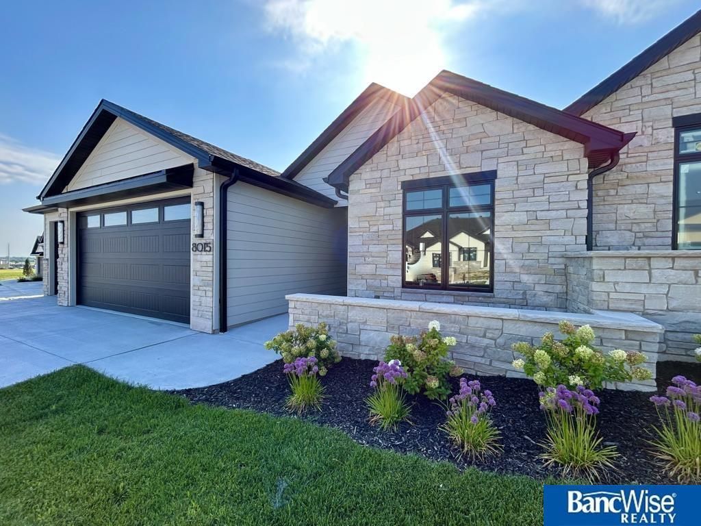8015 S 43 Street, Lincoln