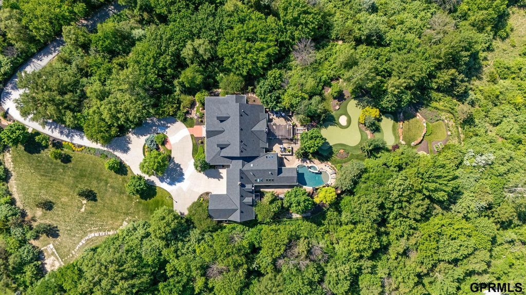 1223 Lynnwood Lane, Omaha
