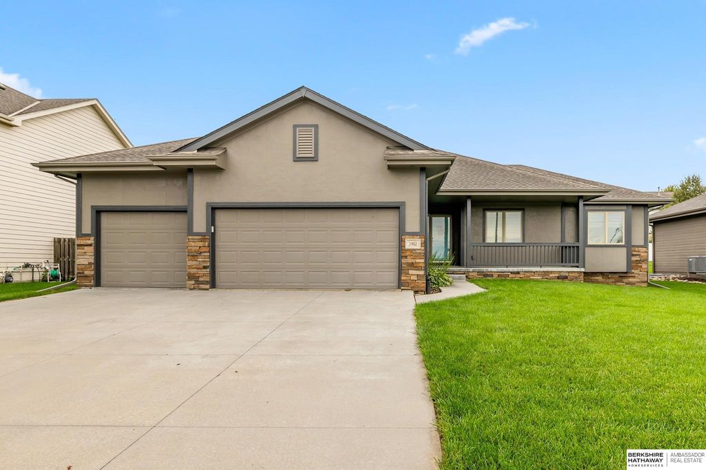 1402 N 180th Avenue, Elkhorn