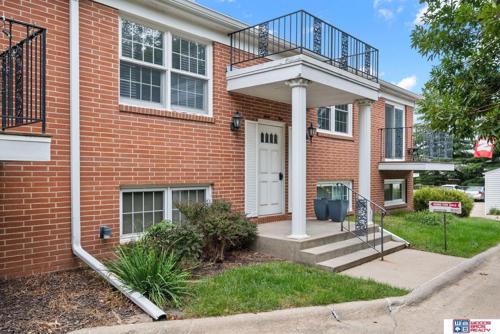210 Lakewood Drive, Unit 8, Lincoln