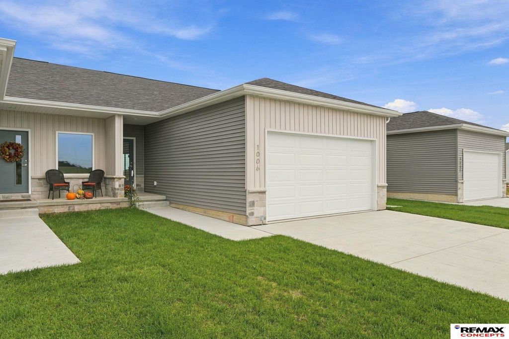 1006 W Sand Dunes Road, Lincoln