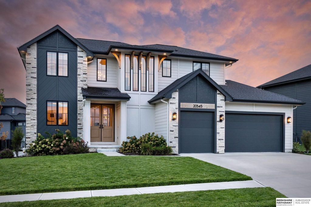 20545 Hartman Avenue, Elkhorn