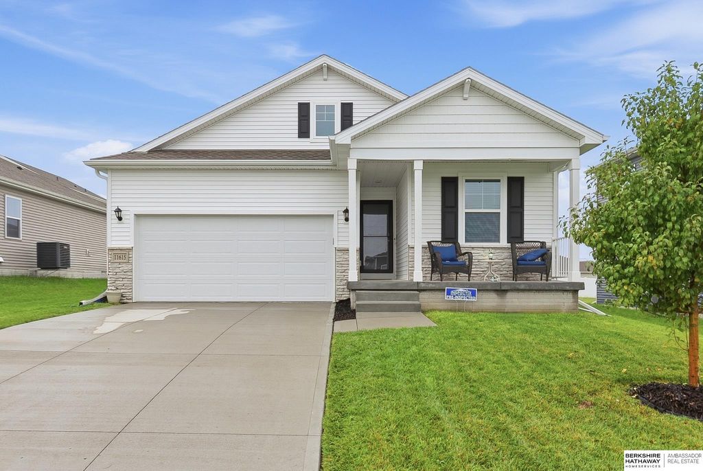 11615 Port Royal Drive, Papillion