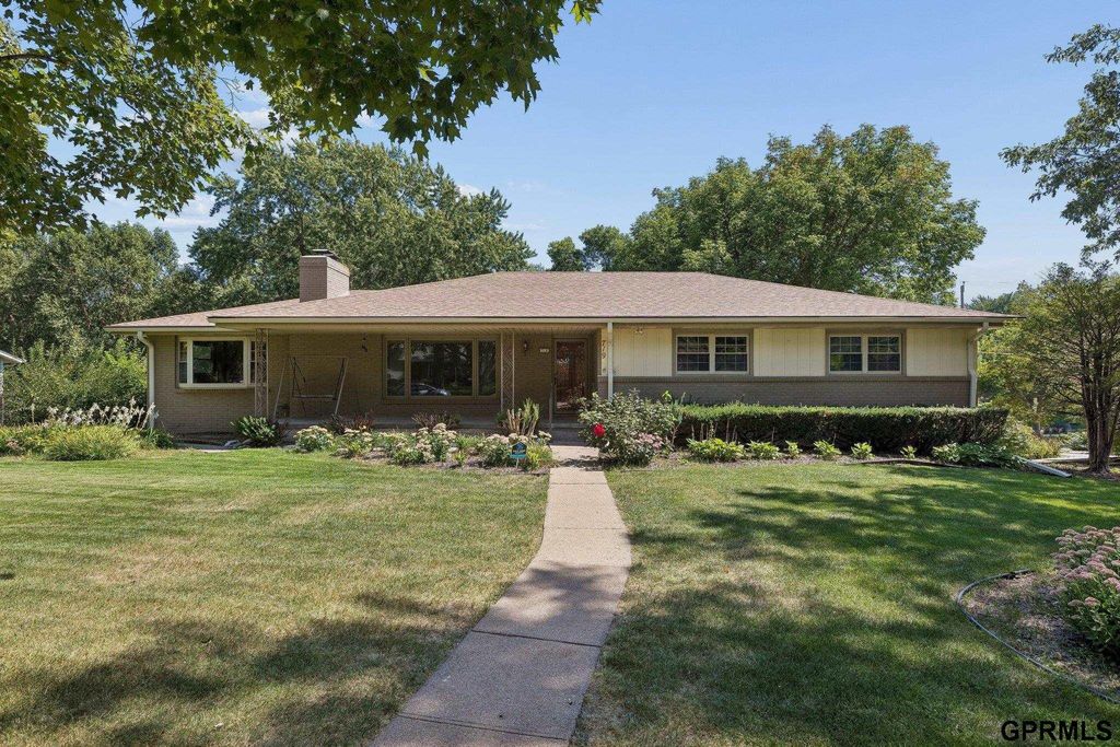 719 Crestridge Road, Omaha
