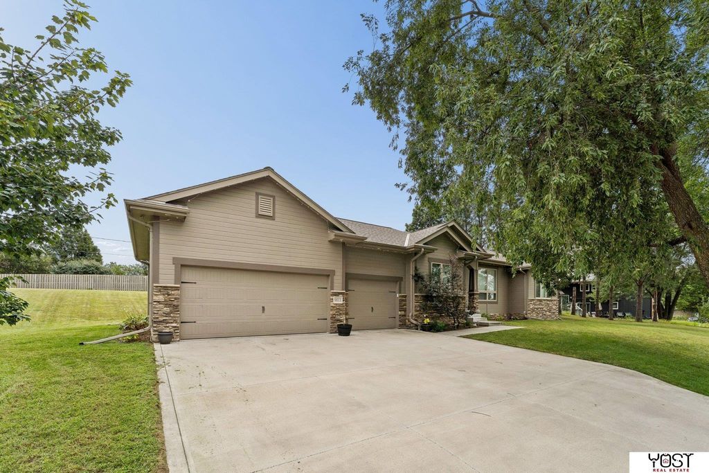 9011 Bellvue Drive, Plattsmouth