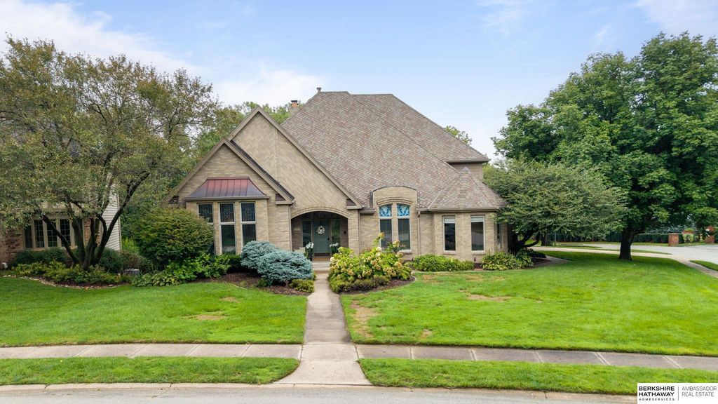 21506 Pinehurst Avenue, Elkhorn