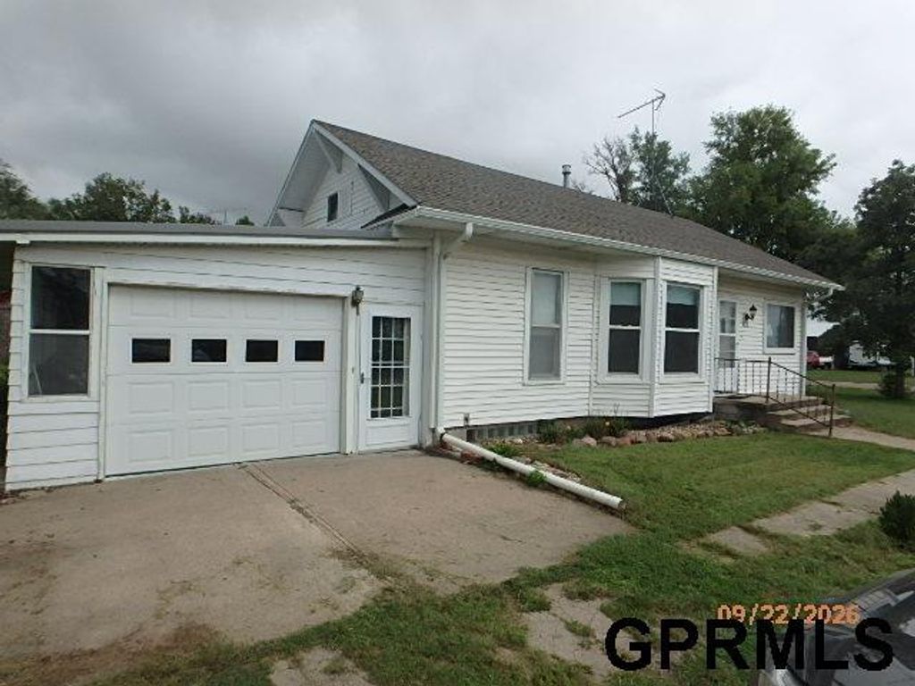 412 8th Street, Brock
