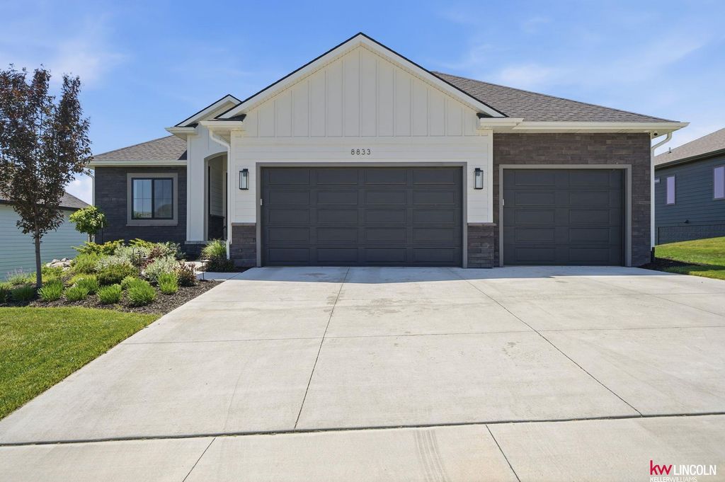 8833 Calamus River Road, Lincoln