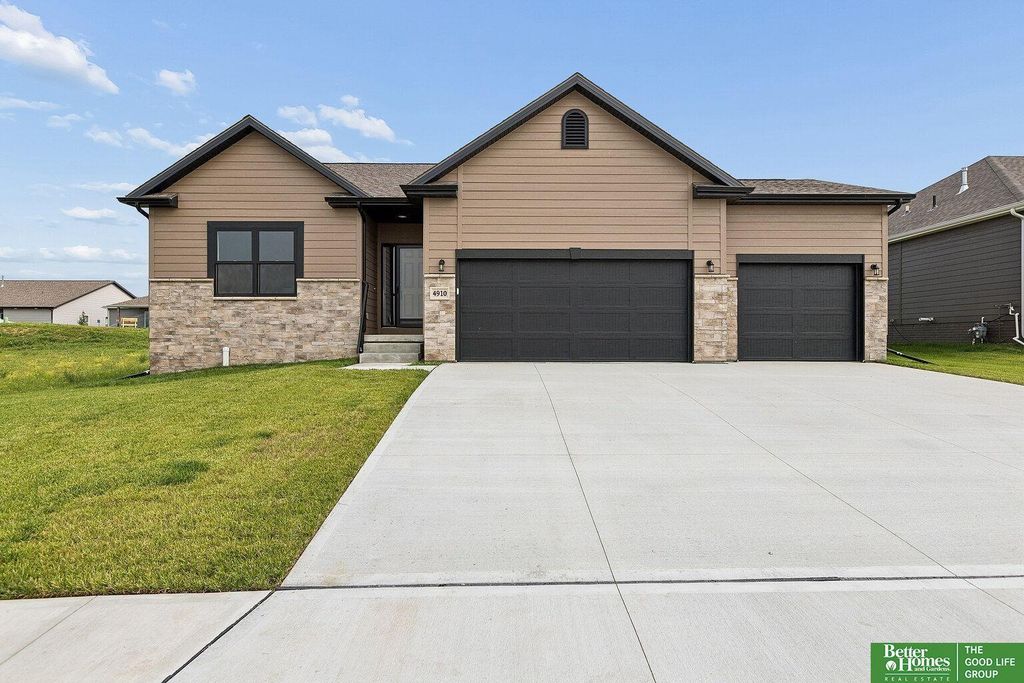 4910 Pinehill Road, Bellevue