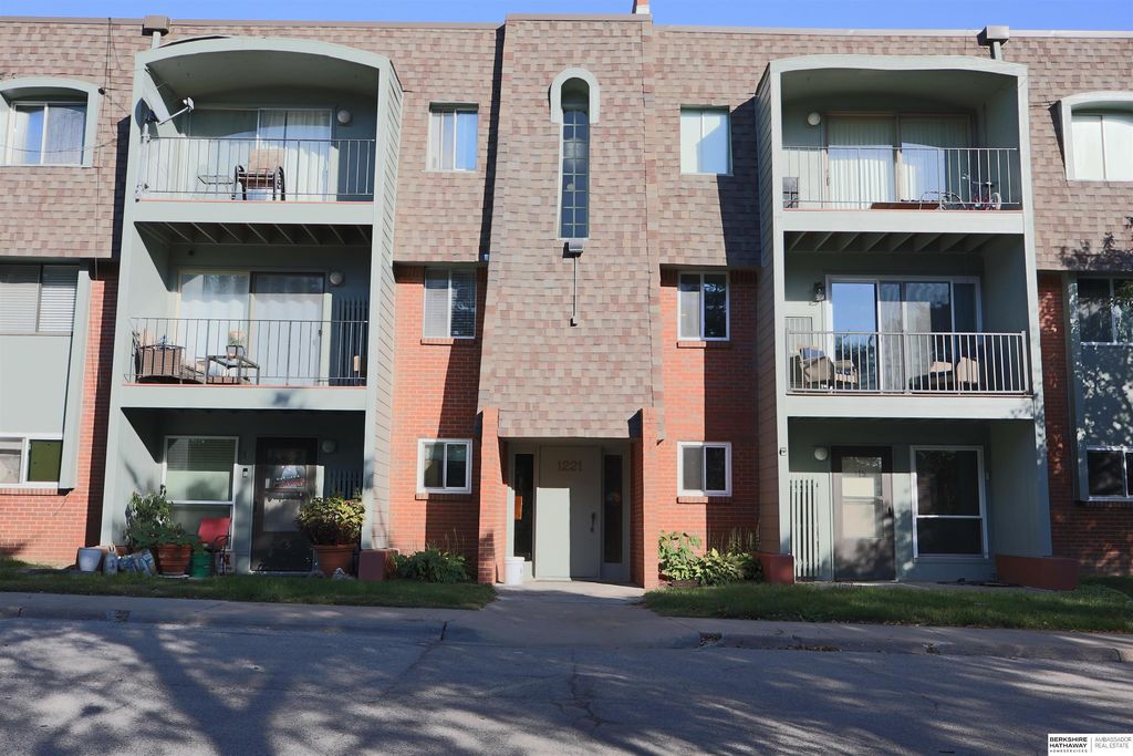 1221 S 121st Plaza, Unit 315, Omaha