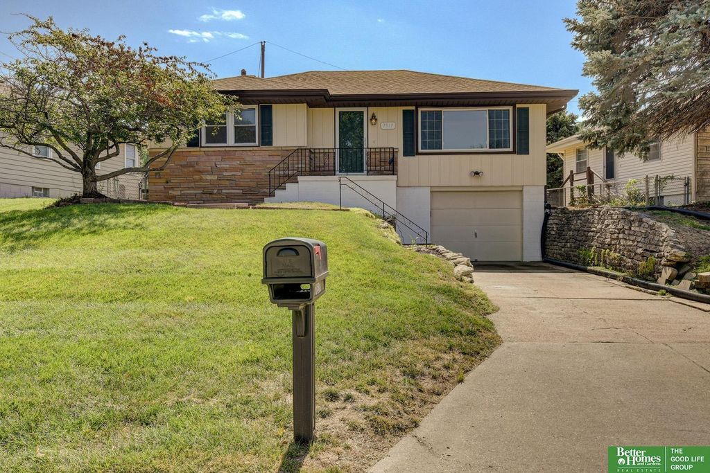 7517 Erskine Street, Omaha